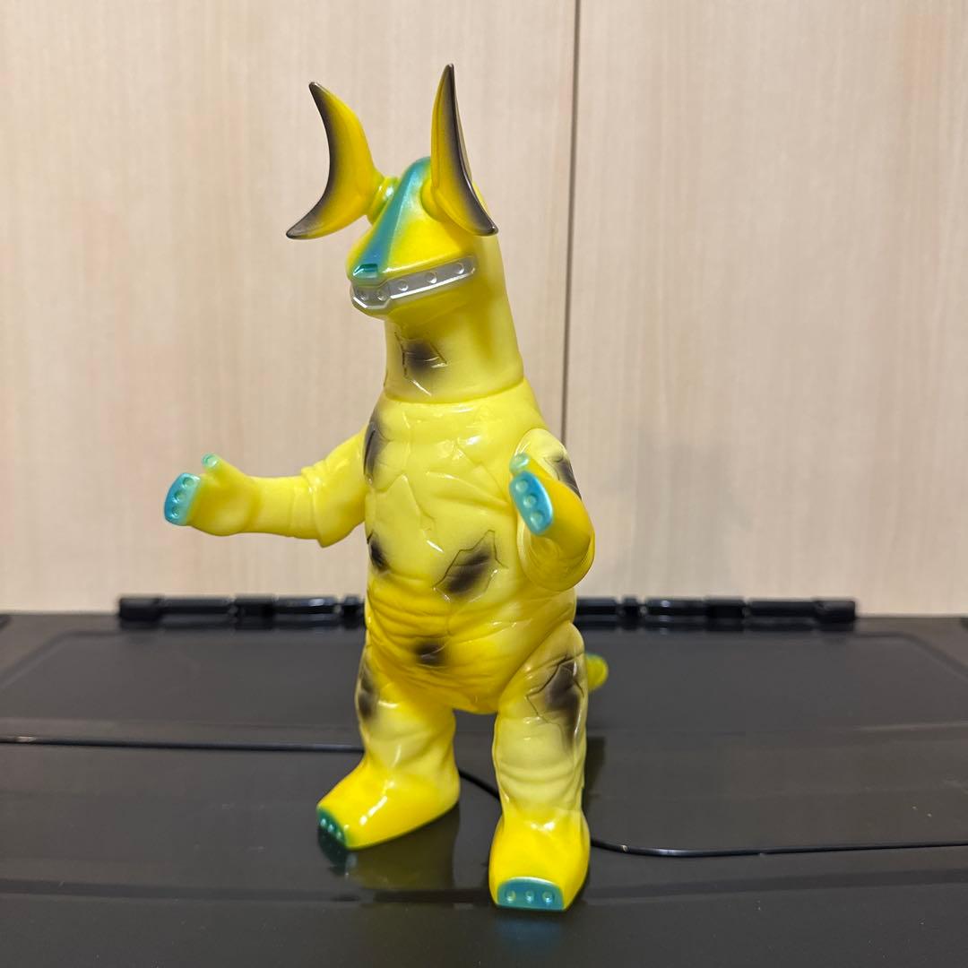 怪獣郷　エレキング　再生　蓄光