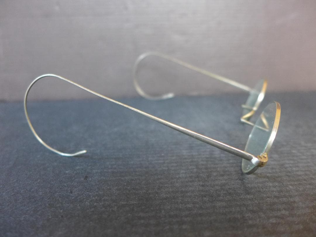 時代物　アンティークメガネ　金属フレーム　楕円形状眼鏡　軍人メガネ？　レトロ