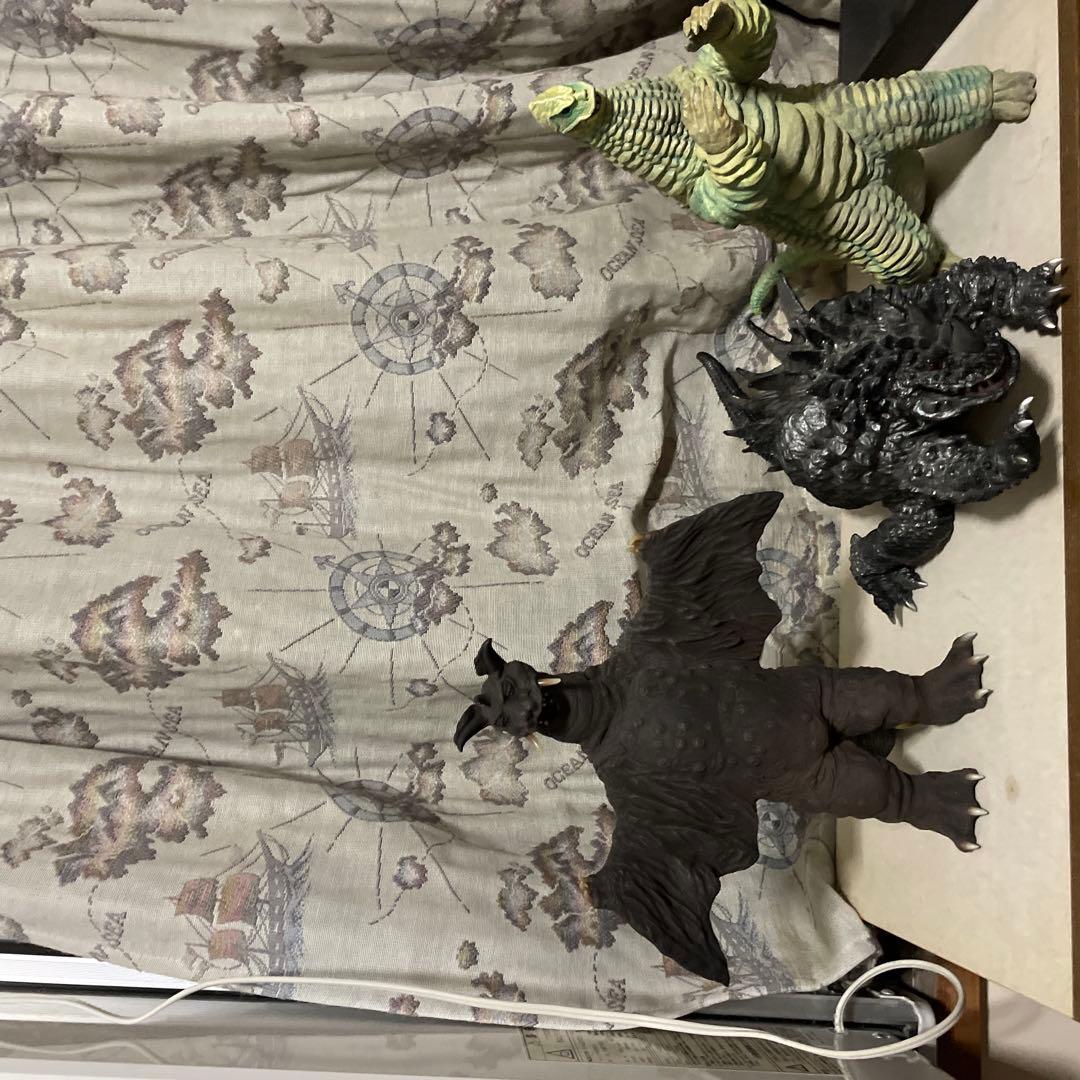 怪獣フィギュア 3体セットウルトラマン怪獣無法地帯