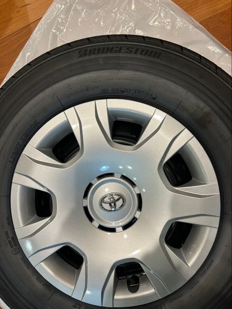 ハイエース純正タイヤ　ブリヂストン　納車時外し　4本セット