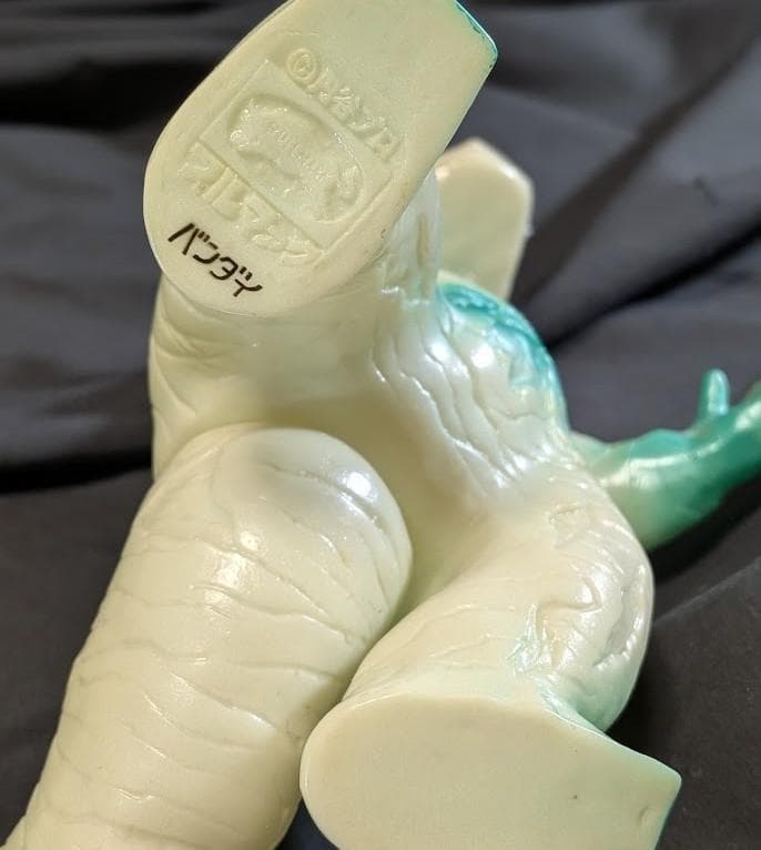 エレキング「ウルトラセブン」登場怪獣（ブルマァク復刻）蓄光版ソフビフィギュア