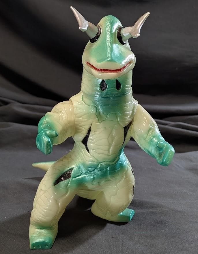 エレキング「ウルトラセブン」登場怪獣（ブルマァク復刻）蓄光版ソフビフィギュア