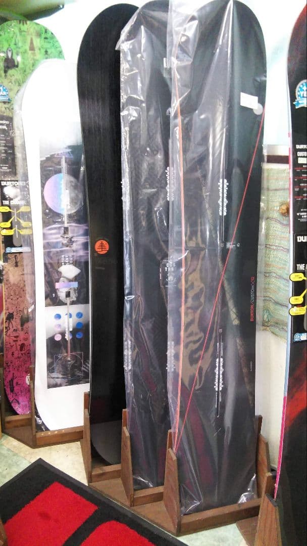 スノーボードディスプレイスタンド　３本用カラーウィールナット左側用　ハンドメイド