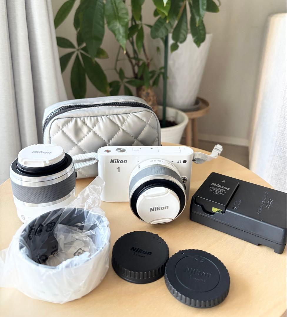 Nikon ニコン ミラーレスカメラ J１ホワイト