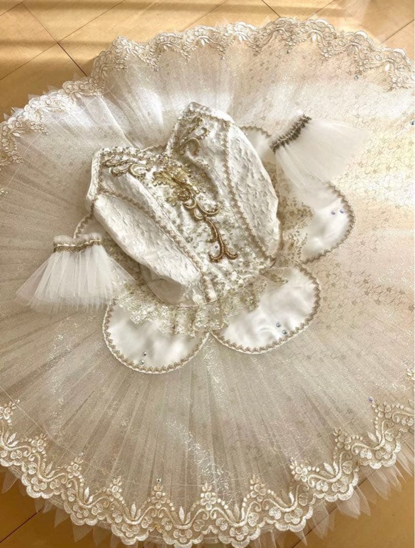 バレエ衣装 ホワイト　ゴールド　チュチュ