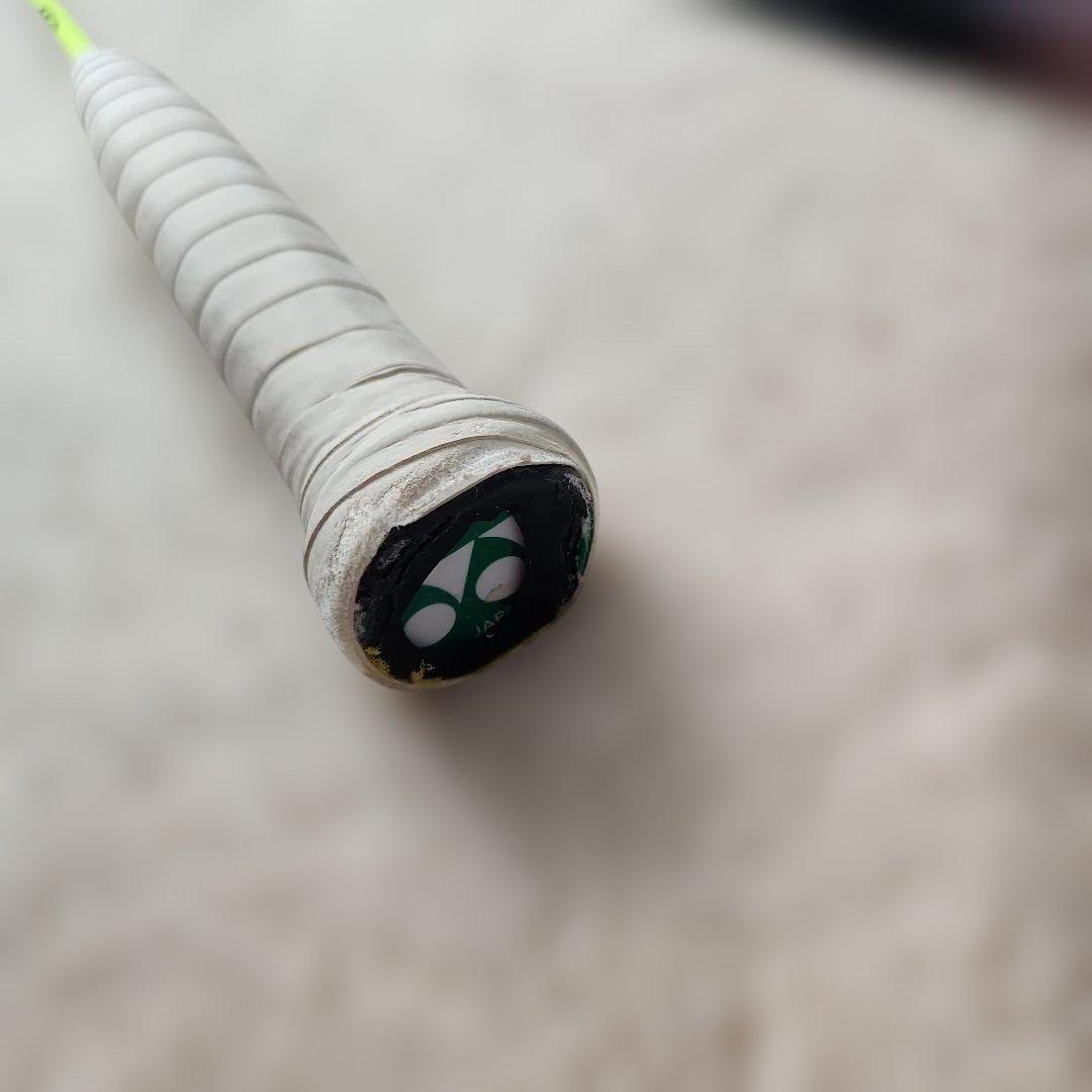 YONEX　アストロクス77 バドミントンラケットガット無し1本と袋のセット！