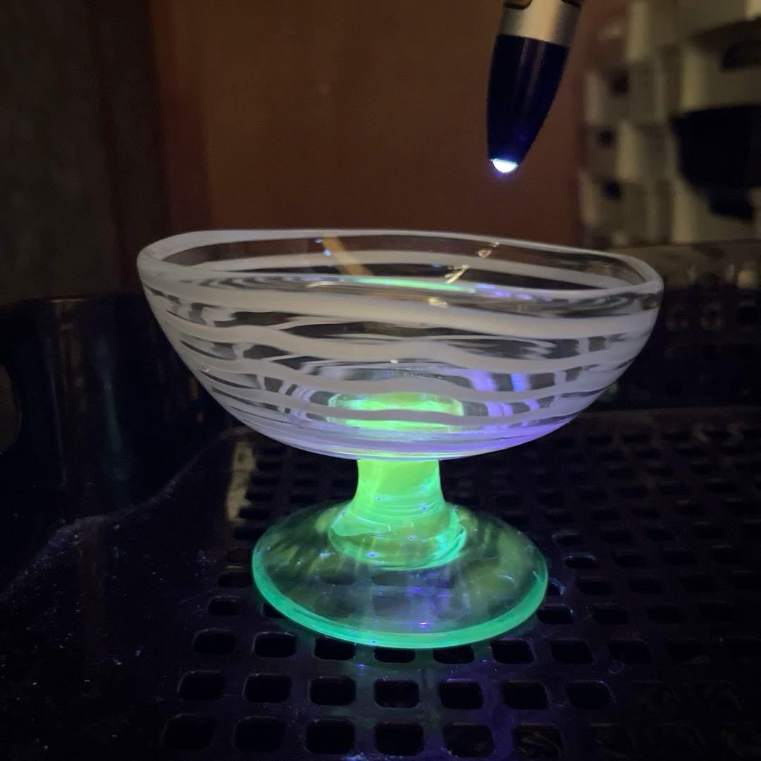 骨董　時代ガラス　超希少　四角型　白糸巻紋　水色脚付　氷コップ　ウラン