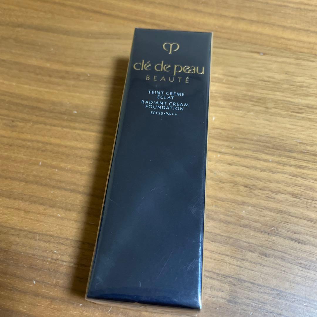 【新品未使用】clé de peau タンクレームエクラn オークル10