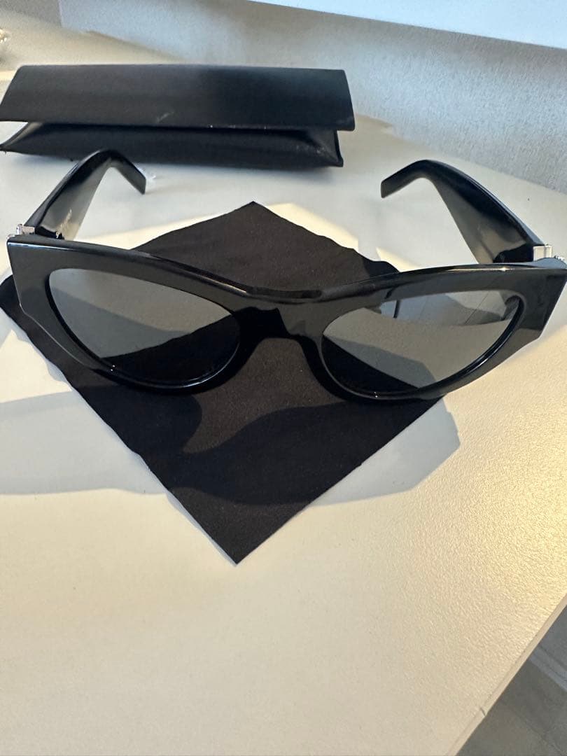 Saint Laurent キャットアイ サングラス SL M94 ケース付き