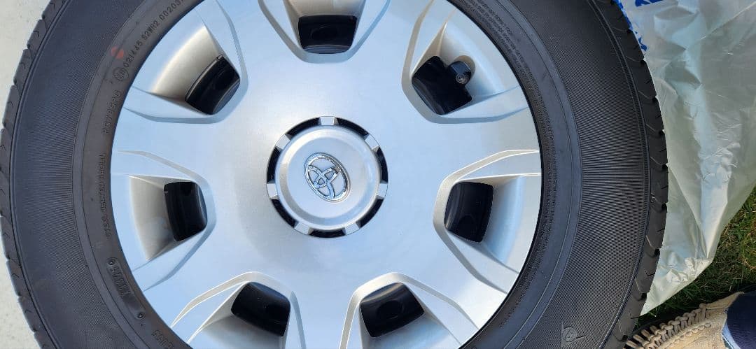 最終値下げ！トヨタ　純正　ハイエースタイヤ・ホイールセット 15インチ