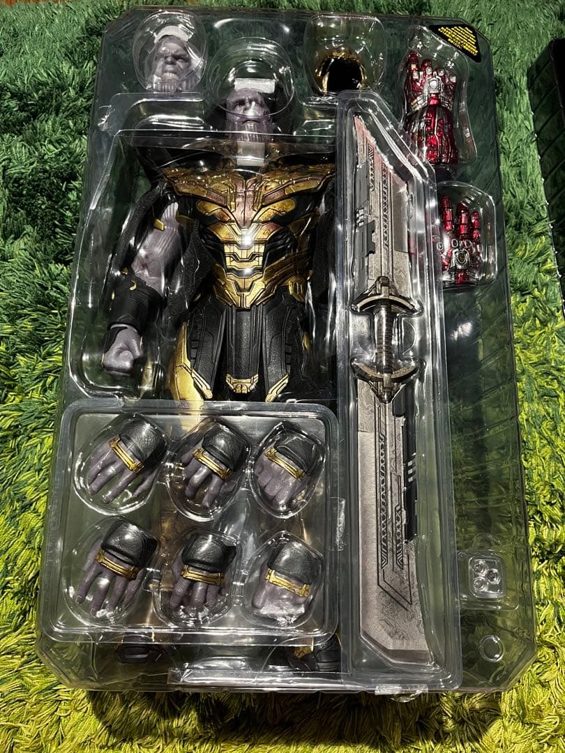 ホットトイズ　サノス　バトルダメージ版　エンドゲーム　開封品　匿名配送