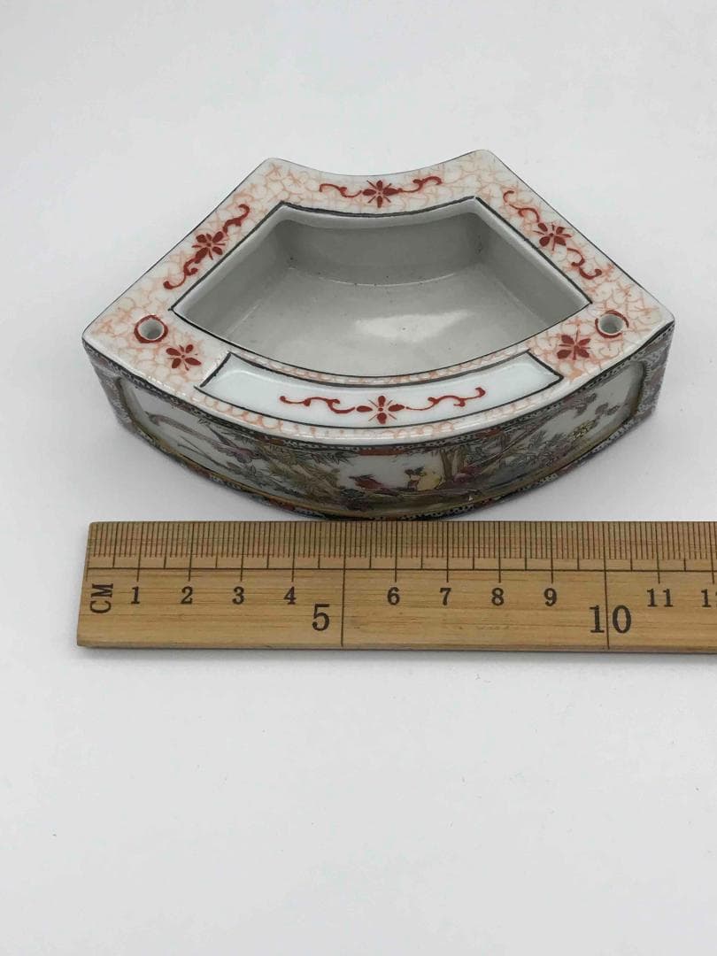 清道光時代 【大清道光年製】在銘 粉彩 琺瑯彩金彩錦雞墨彩詩文水丞(F-16)