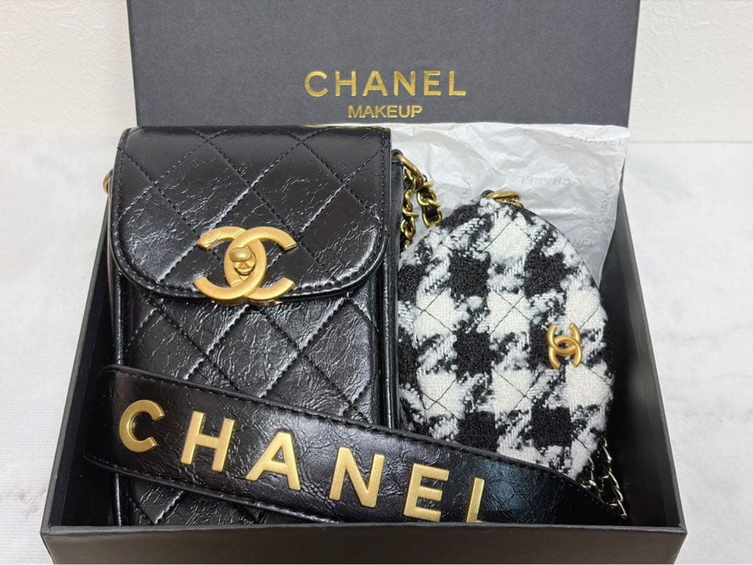 CHANELシャネルノベルティ　スマホショルダー　ケース
