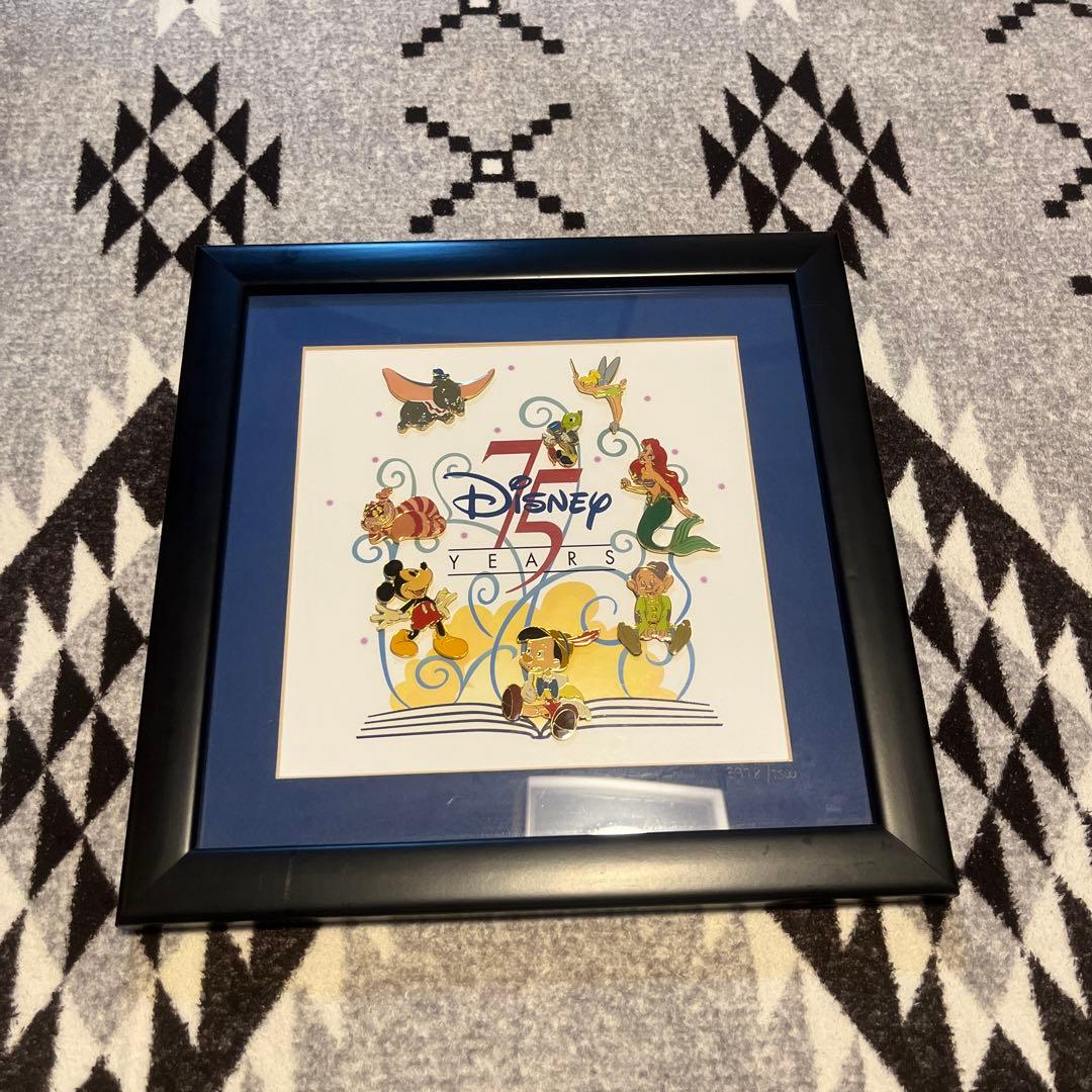 値下げ中ディズニー75周年ピンバッチ額入り超レア品