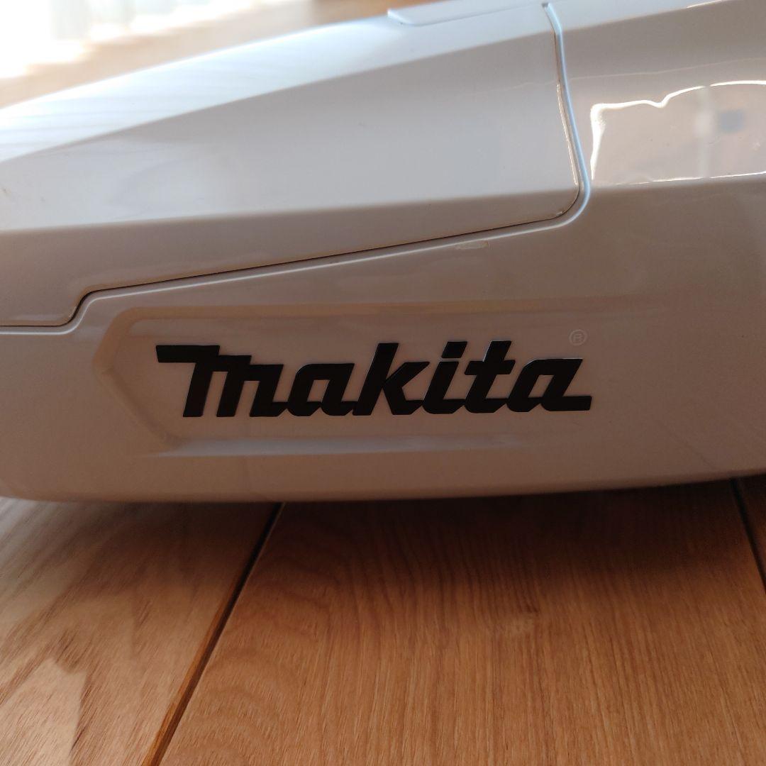 マキタ　充電式クリーナ　CL107FD