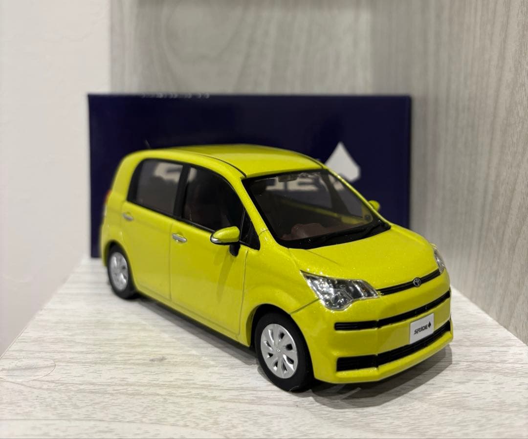 トヨタ スペイド　カラーサンプル