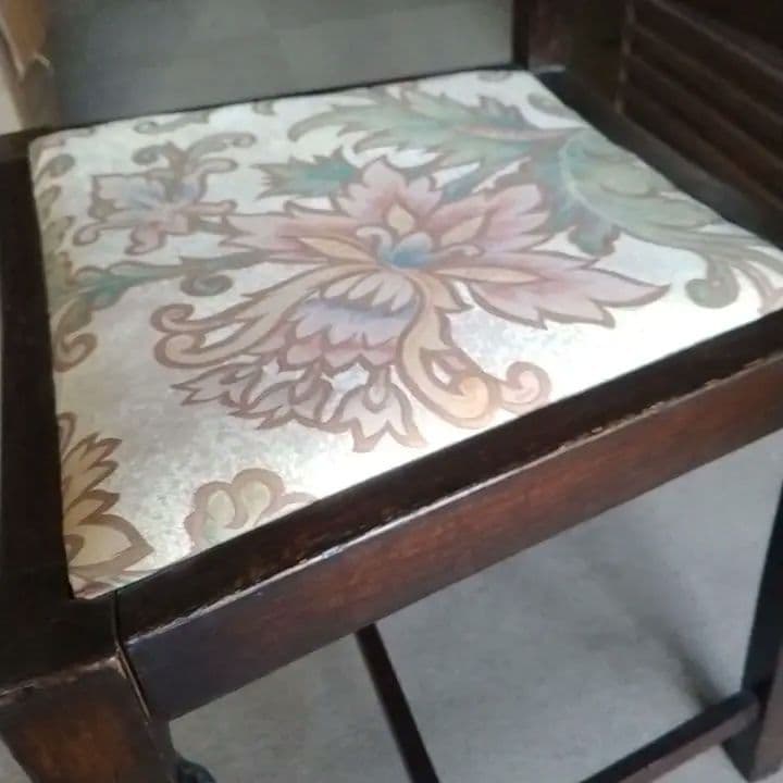 木製 英国スタイル 椅子 　イギリス式　イングランド式　花柄クッション付き