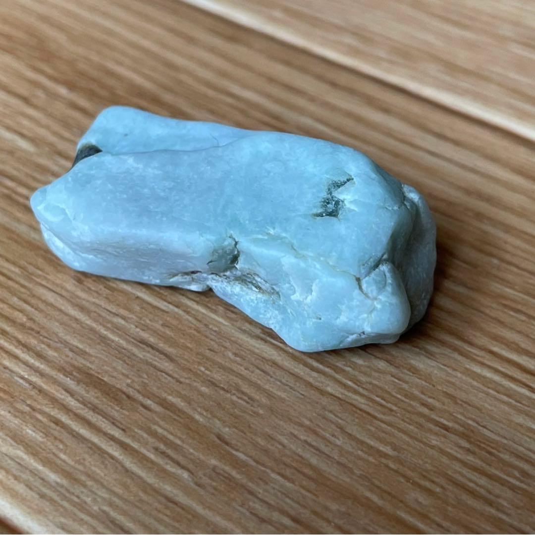 糸魚川 翡翠原石 薄緑