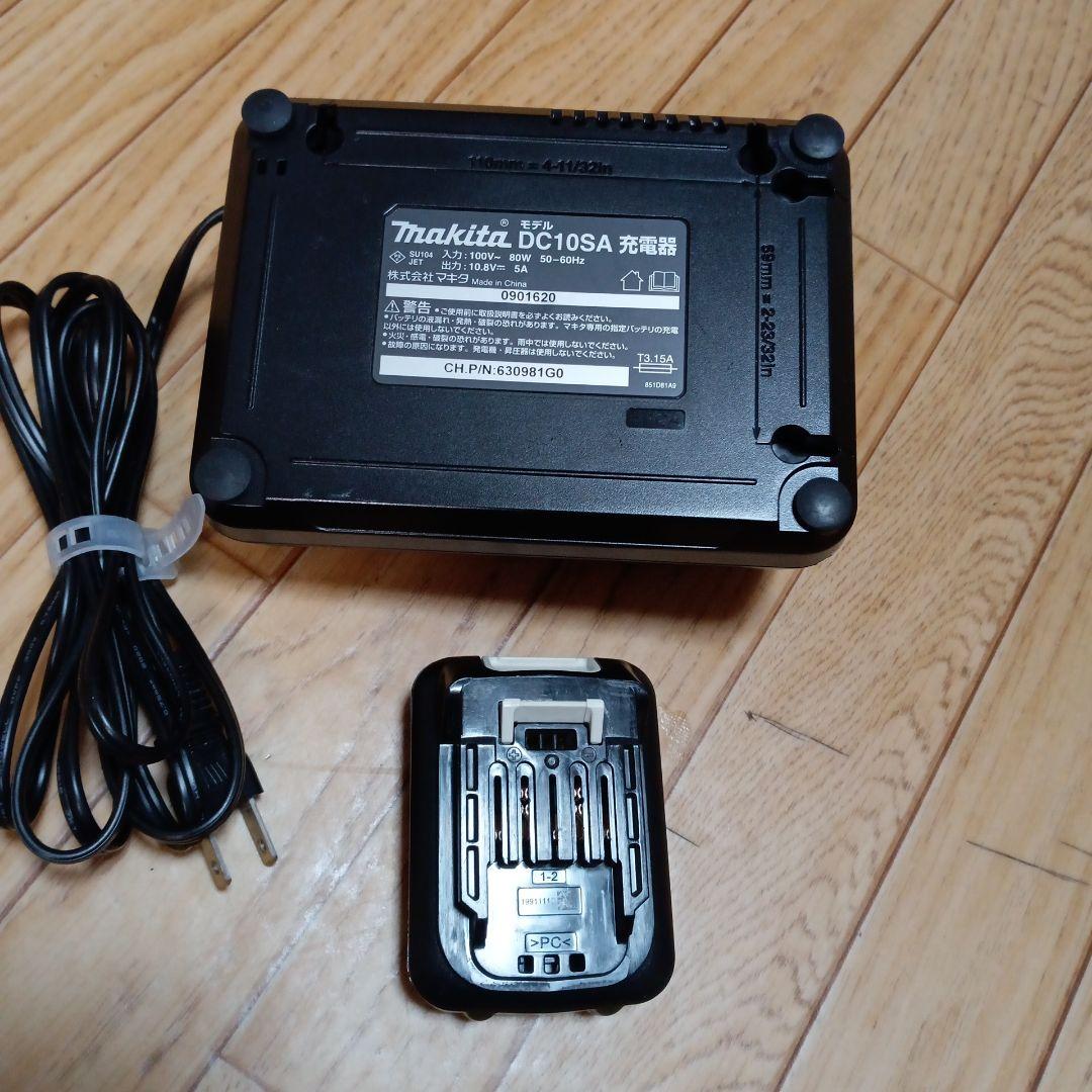 マキタ10.8V充電式クリーナ　CL107FD 純正バッテリーと純正充電器付