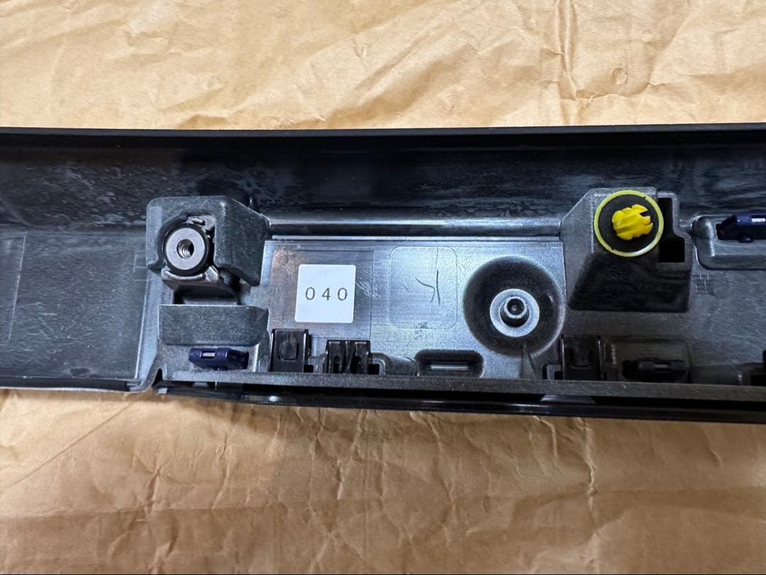 新車外し　ランクル250 バックドア　リアガーニッシュ