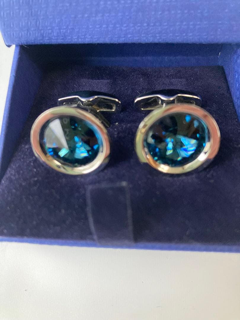 すき透る輝き！Swarovski 青いクリスタル カフスボタン