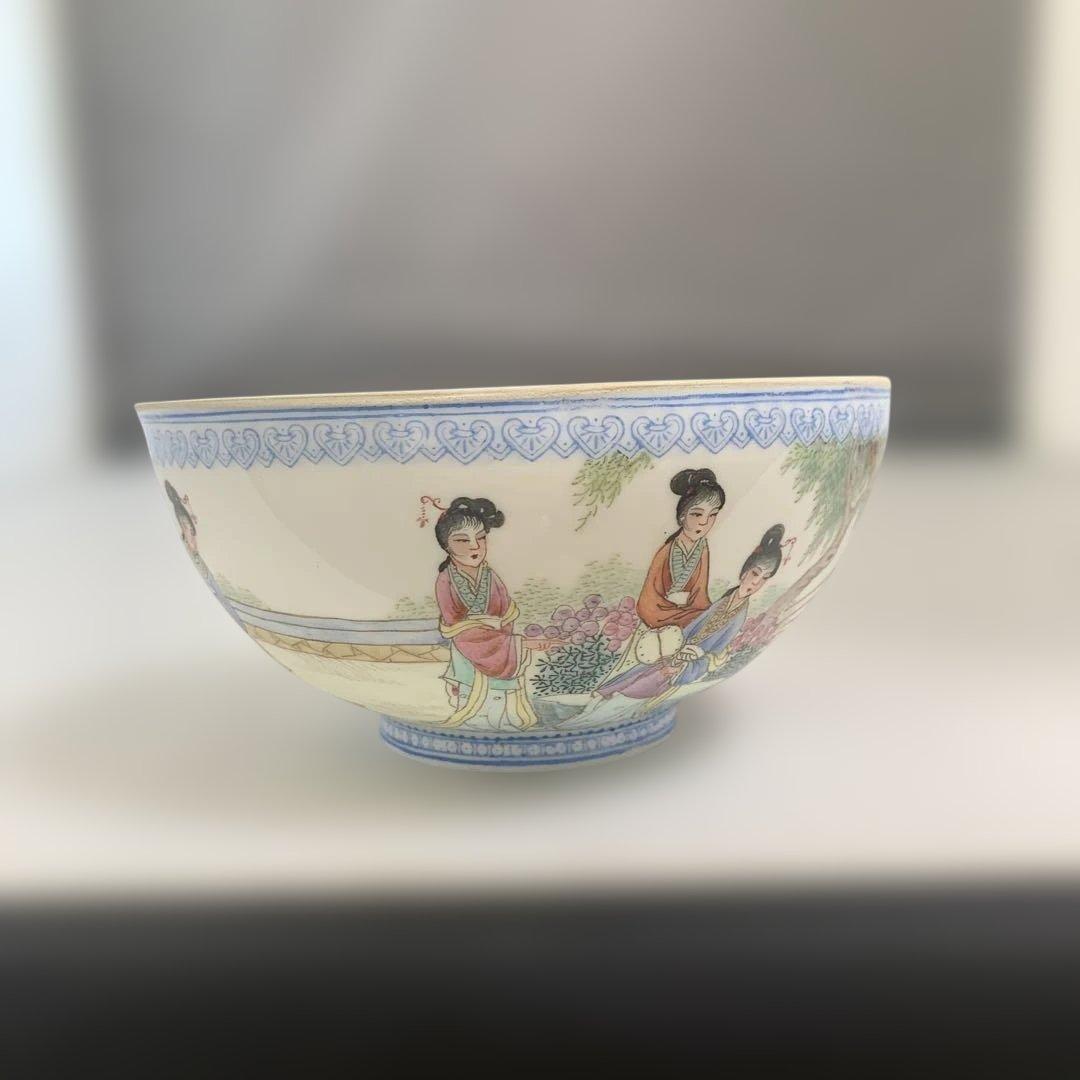 【箱付き】青白磁の女性人物画　中椀