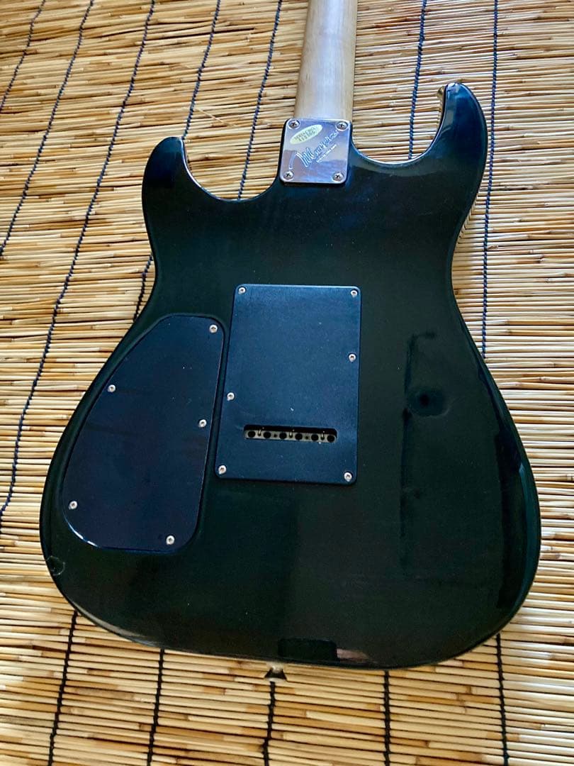 ☆新機能満載　4連スイッチがカッコいい　他に無いMavis ストラトキャスター