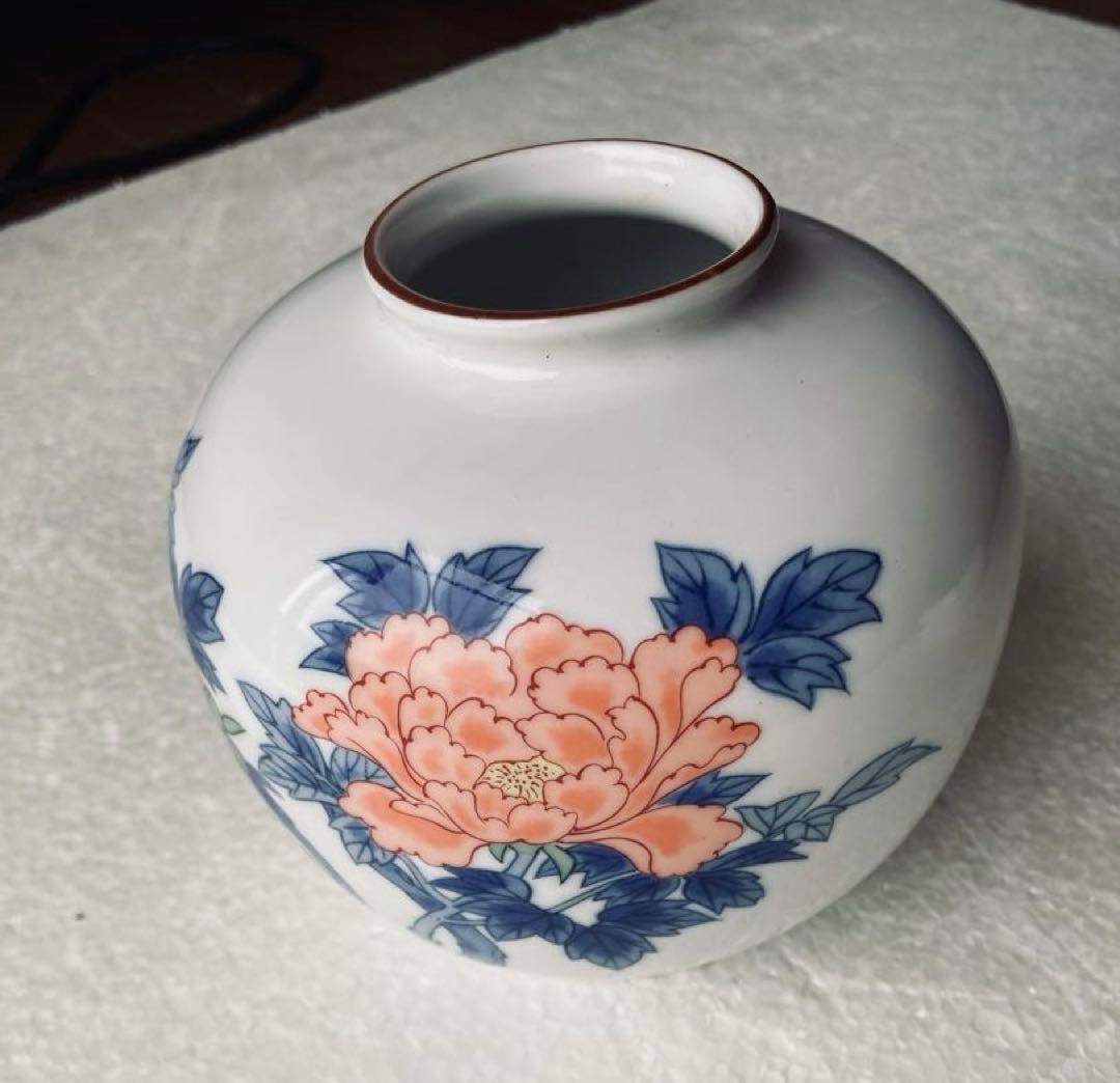 有田焼山崎壼の花瓶及び灰皿です。