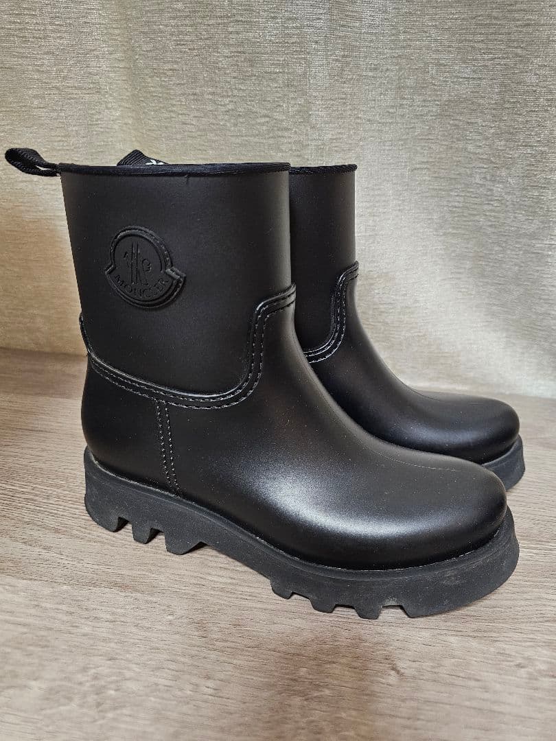 モンクレールショートブーツ　レインブーツ