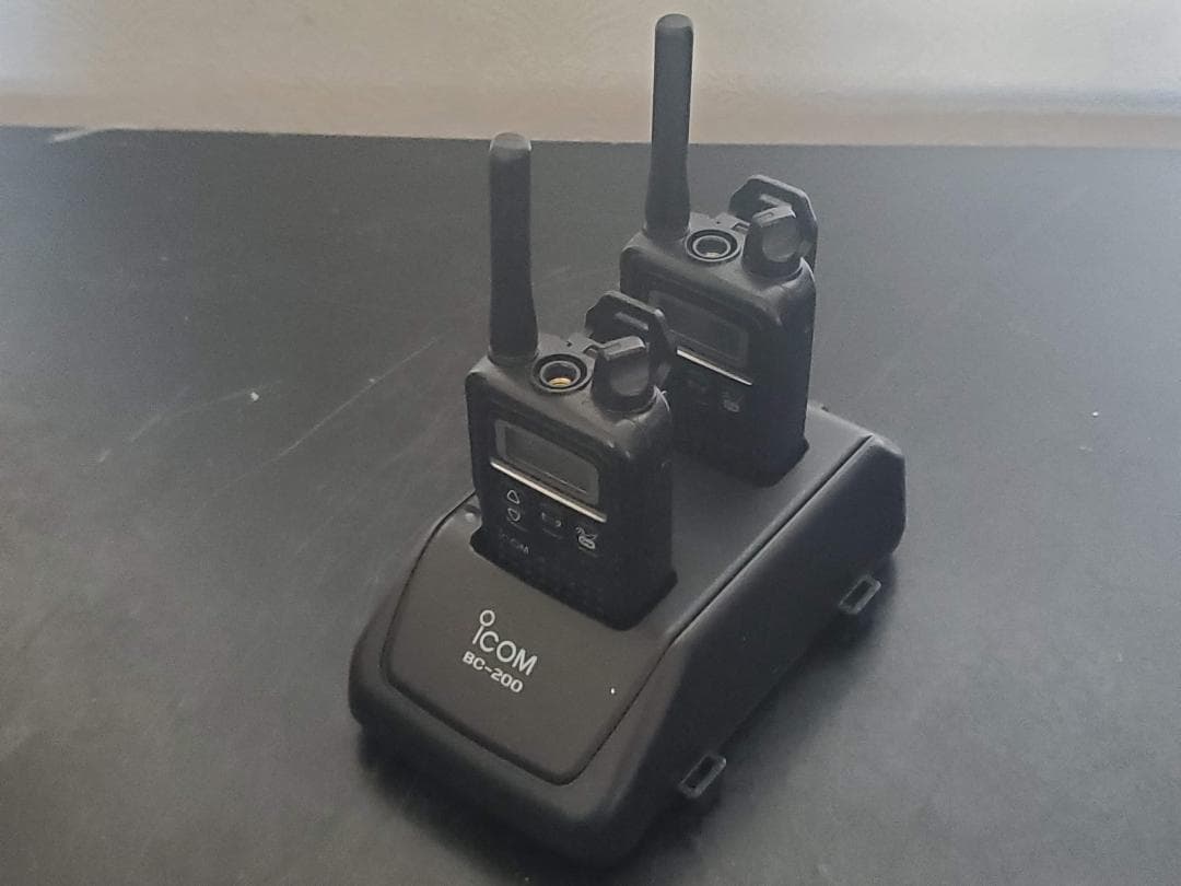 ICOM トランシーバー IC-4300 2台 充電器 BC-200 無線機 4