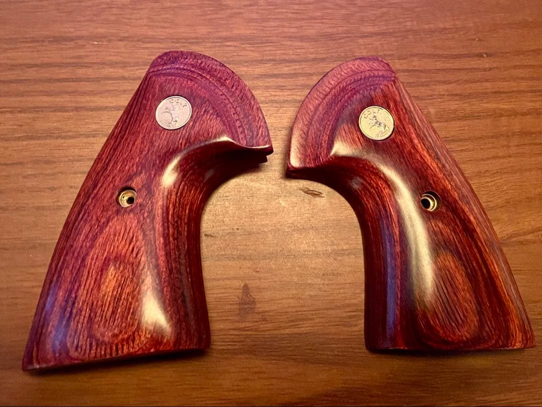 アルタモントコルトパイソン用木製グリップ