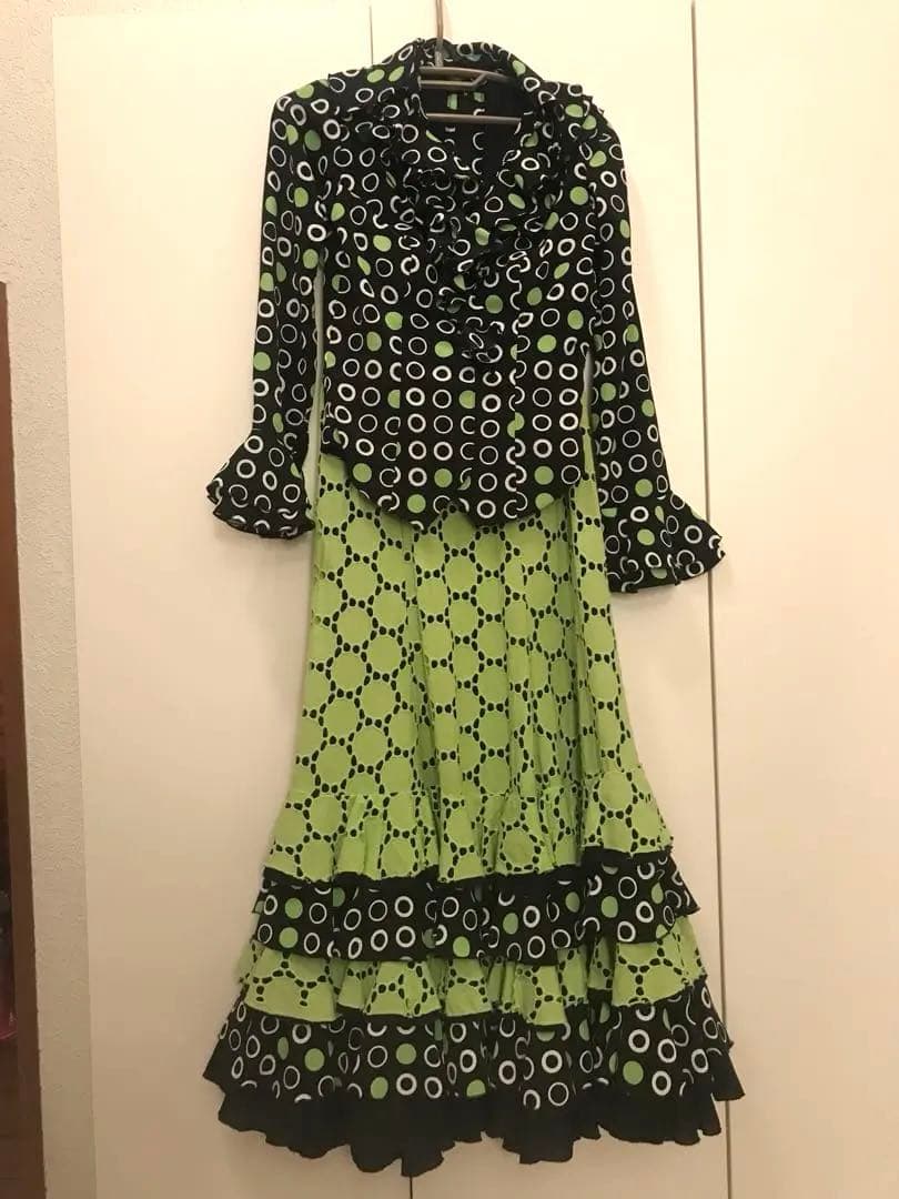 フラメンコドレス 黒と緑のドット柄　ハイウエストベルト付