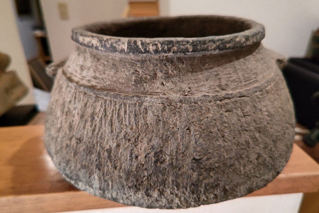 トルコの手彫りの石鍋。アンティーク