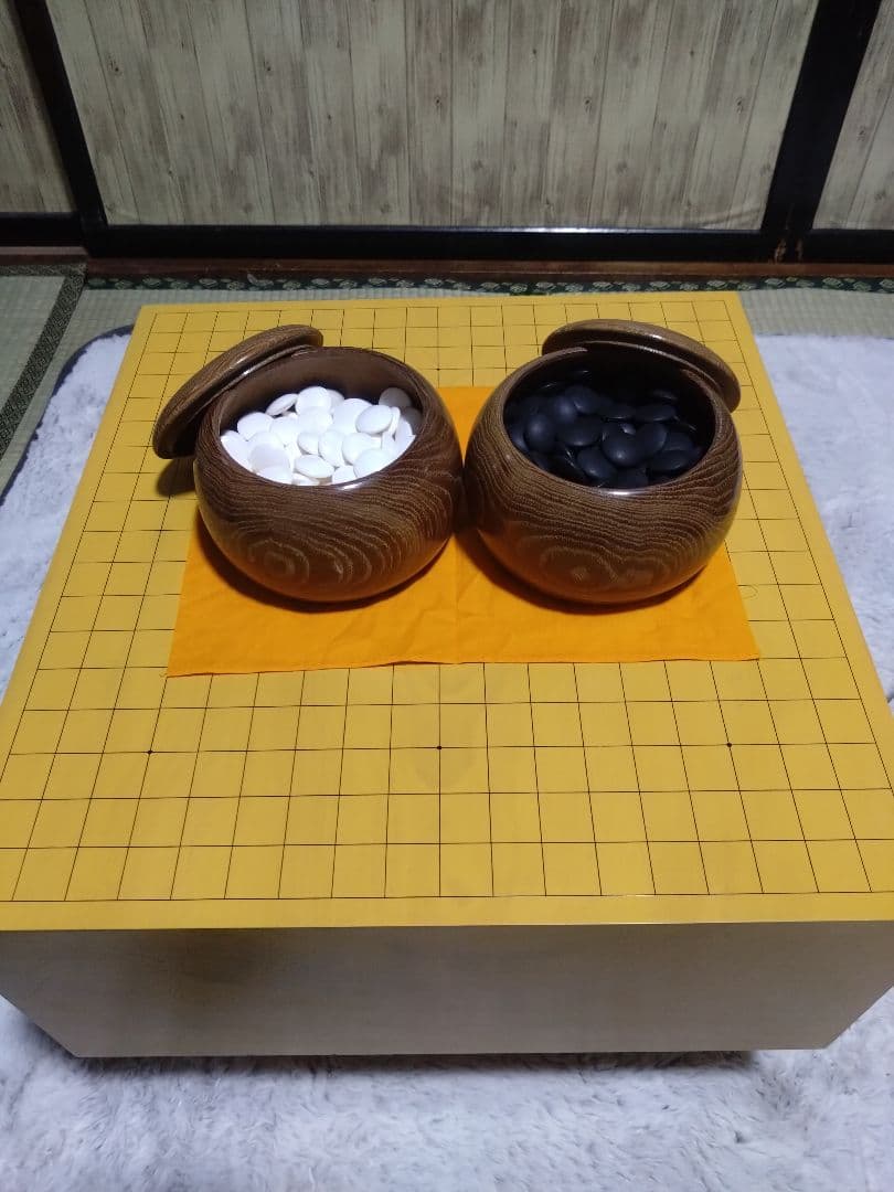 【囲碁】本蛤白石、那智黒石38号　美品：国産本榧6.4寸　板目