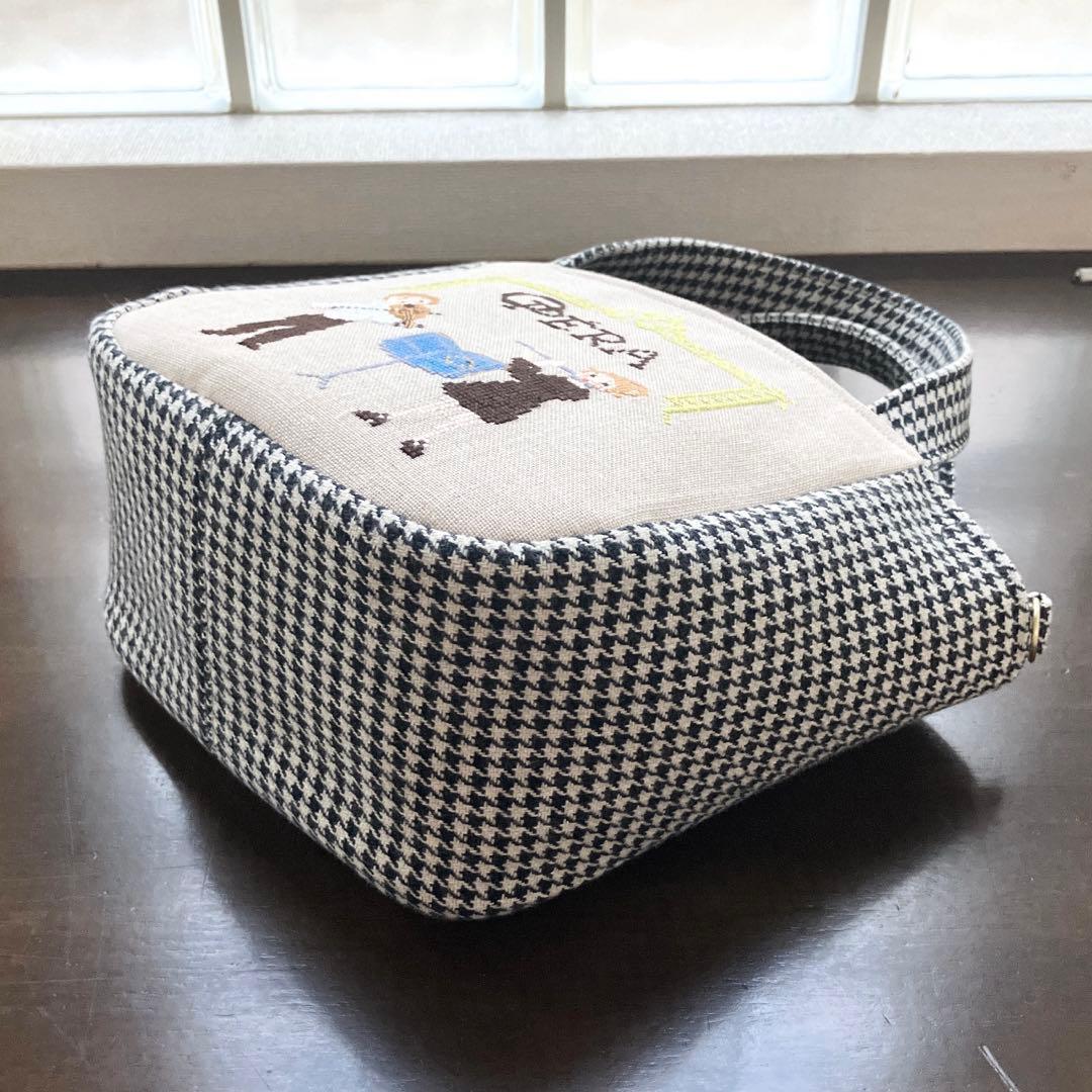【クロスステッチ❤︎ツイードトートバッグ】ハンドメイド　手刺繍　サモイロフ