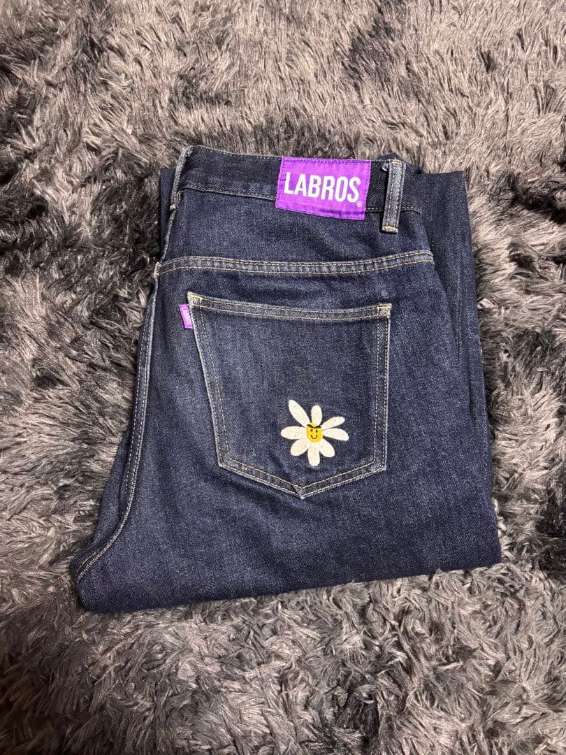 LABROS ダークブルーデニム 花刺繍
