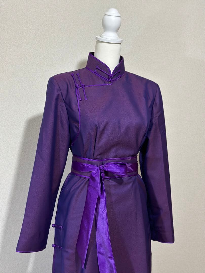 モンゴルの民族衣装　モンゴルデール　モンゴル文化　乗馬　馬頭琴　ノマド　遊牧民