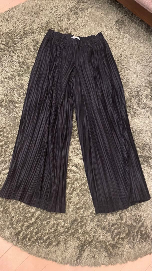 【美品】プリーツプリーツ　ブラックプリーツガウチョパンツ