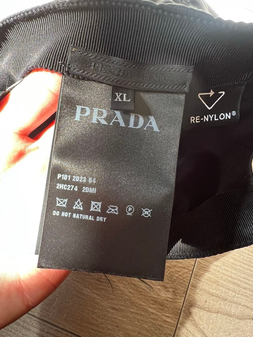 PRADA ブラックナイロンキャップ XL
