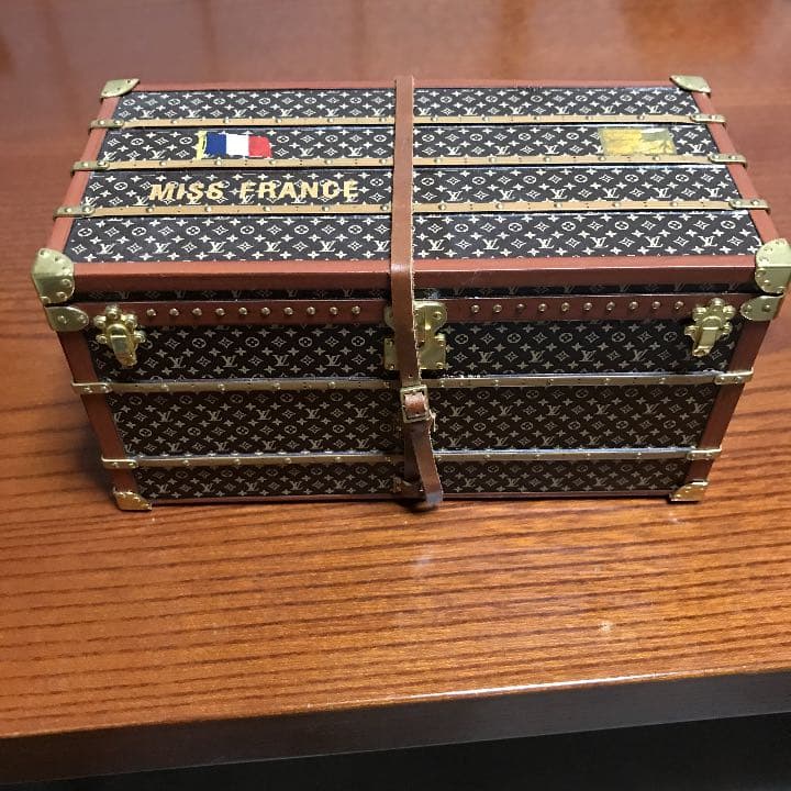 ルイ・ヴィトン、置物