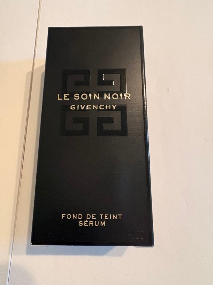 【新品】ジバンシイGIVENCHY ソワンノワール セラム ファンデーション