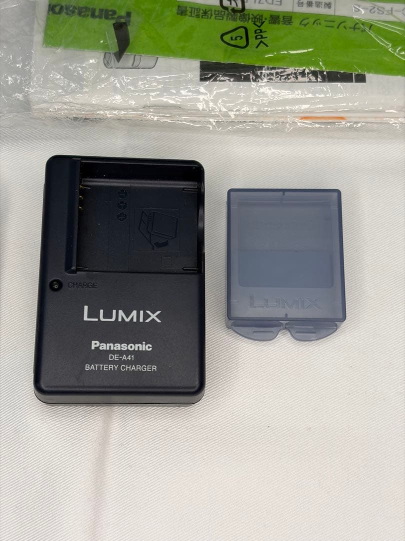 チョコレート Panasonic LUMIX DMC-FS20　シルバー