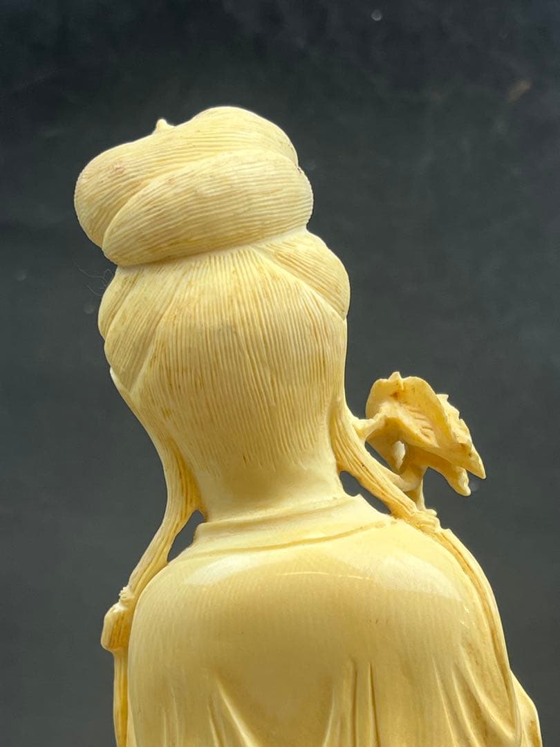 ［美品］女像 極上白象　1100g置物　送料込み