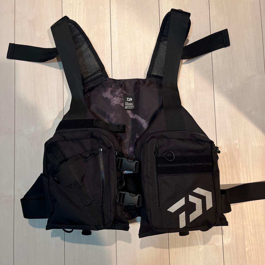 Daiwa フィッシングベスト 黒　DF6421