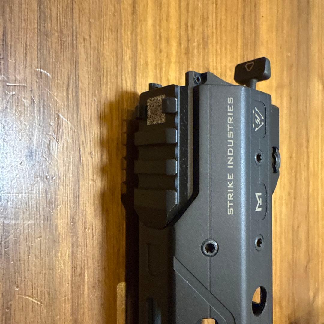 実物 GRIDLOK ハンドガード ブラック 15インチ