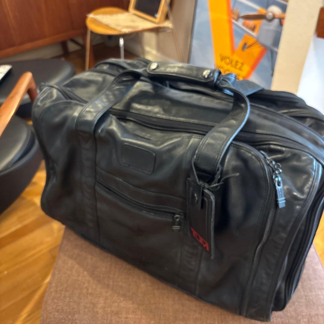 TUMI 革製旅行バッグ