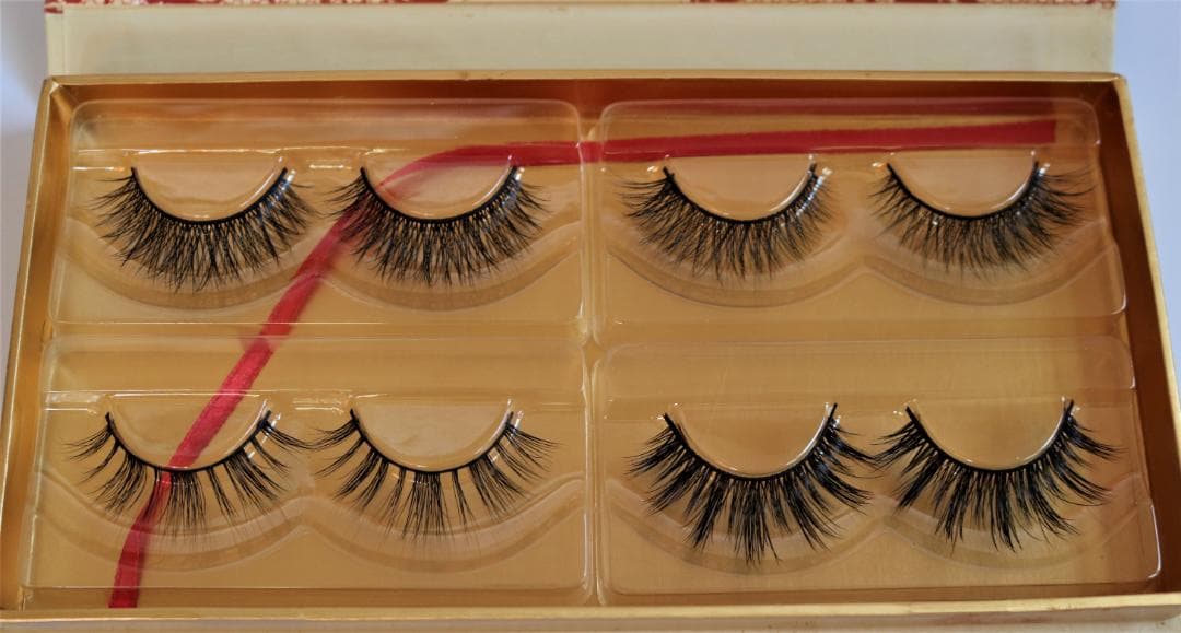 新品★ LENA LASHES★ 4ペア 上質なまつげ★ 再利用可能♪♪♪