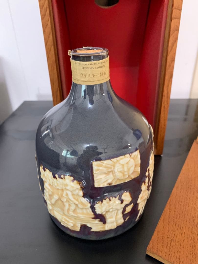 未開栓 SUNTORY サントリーザウイスキー木箱付き 有田焼ボトル