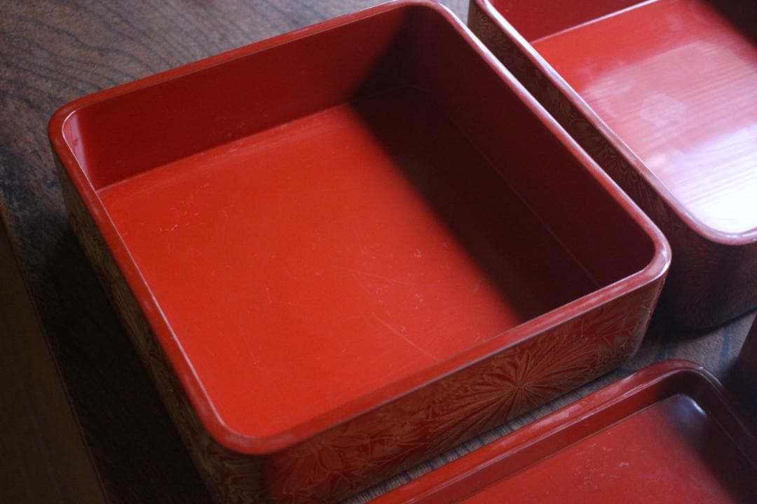 小傷あり！上質朱漆に極上菊詰沈金の映える輪島塗三段重（検重箱お重