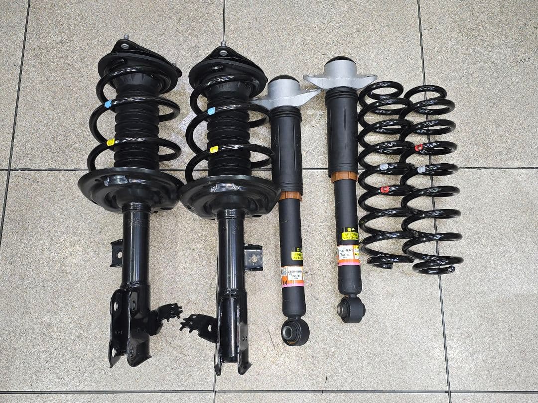 た*だ様 ハリアー80 ハイブリット純正サスペンションキット(一式)ほぼ新品